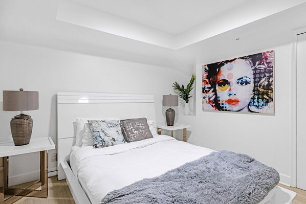 2 Schlafzimmer, kostenlose Babybetten