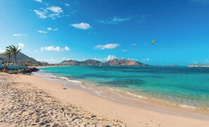 Nära stranden och strandhanddukar