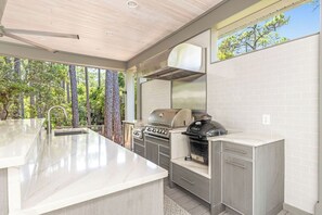 Property grounds - Escape to Paradise: Welcome to Fly Me to the Dune, Your Ultimate Beach Retreat on the Emerald Coast! (Santa Rosa Beach)