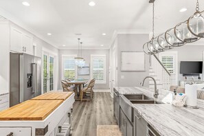 Dining - Escape to Paradise: Welcome to Fly Me to the Dune, Your Ultimate Beach Retreat on the Emerald Coast! (Santa Rosa Beach)