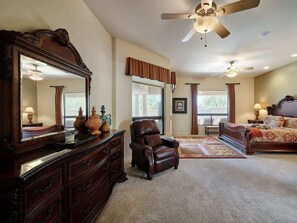 6 bedrooms, desk, iron/ironing board, travel cot - Valley View Villa - Pool Heat Avail - Large Yard! (Scottsdale)
