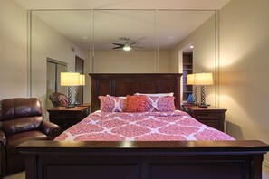6 bedrooms, desk, iron/ironing board, travel crib - Valley View Villa - Pool Heat Avail - Large Yard! (Scottsdale)