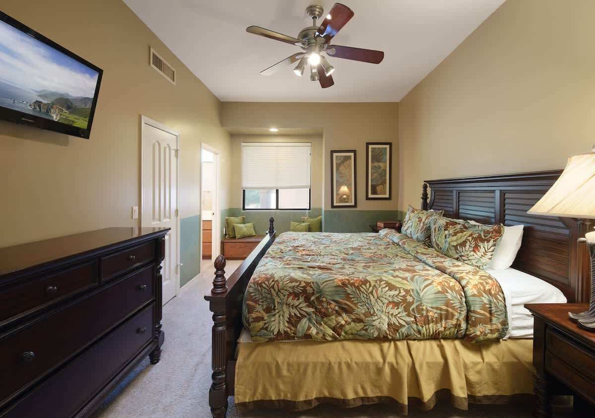 6 bedrooms, desk, iron/ironing board, travel crib