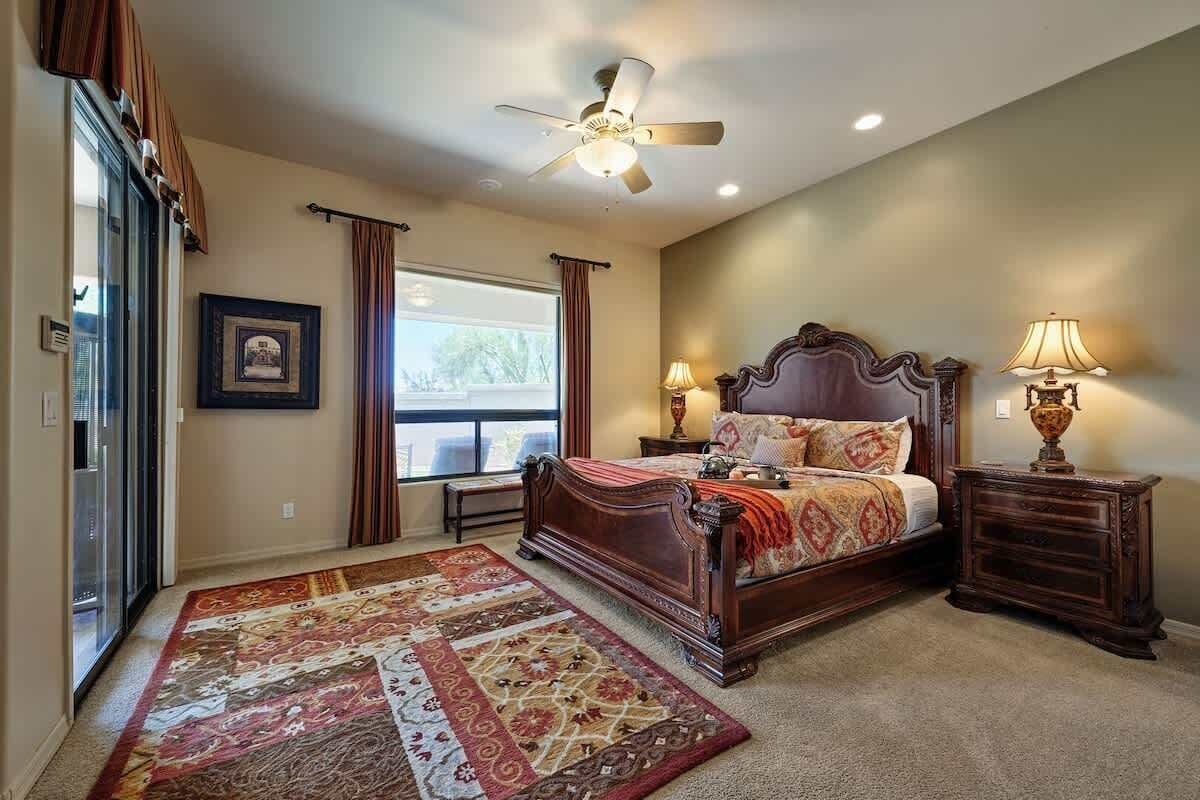 6 bedrooms, desk, iron/ironing board, travel crib