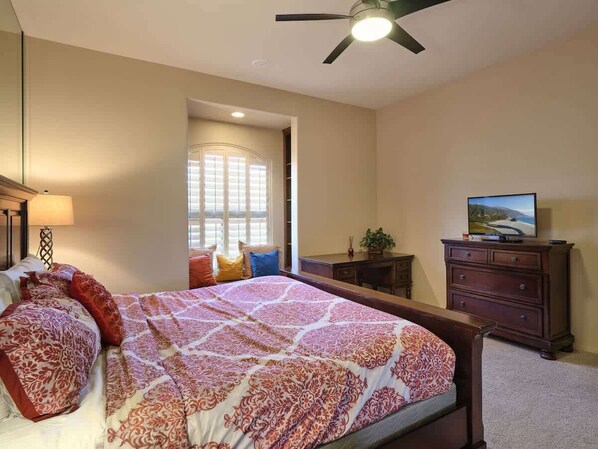 6 bedrooms, desk, iron/ironing board, travel cot