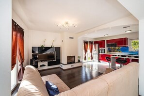 House | 3 bedrooms - Holiday Houses, Villas Tome - Comfortable & Modern (Nin)