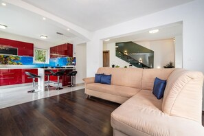 House | 3 bedrooms - Holiday Houses, Villas Tome - Comfortable & Modern (Nin)