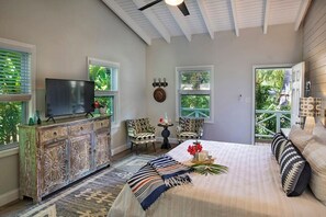 1 habitación, caja de seguridad en la habitación y escritorio 