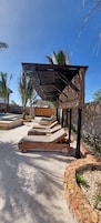3 piscinas al aire libre, sombrillas, sillones reclinables de piscina