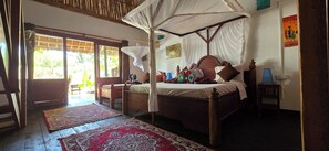 Tradisjonell villa, flere senger, bassengutsikt | Sengetøy av topp kvalitet, individuelt dekorert og individuelt innredet