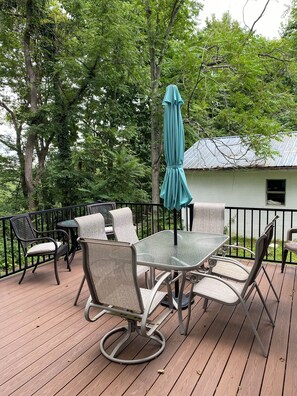 Outdoor dining -  Beavercreek Bungalow at Lake Cumberland (Monticello)