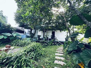 Exterior - Terra Vascileia w/ garden and mini pool and basketball court along Tagaytay area (Amadeo)