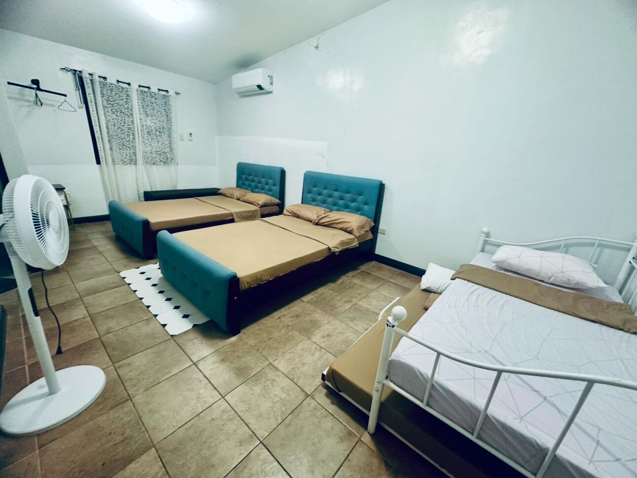 2 bedrooms, travel crib, WiFi (free), bed sheets