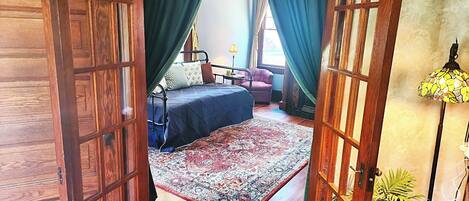 4 bedrooms, desk, iron/ironing board, free WiFi