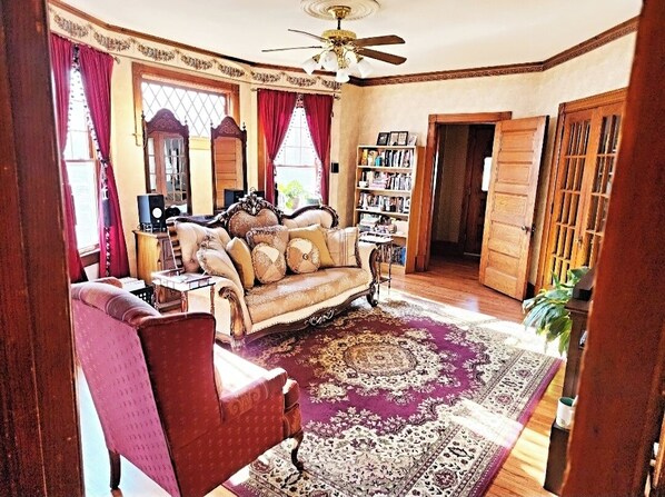 Smart TV, fireplace, books
