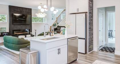 Luxe 5* Home 4 Mins Duke/DT w/King Beds, Fire Pit, Pool, Pet OK