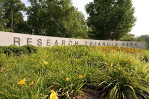 المنطقة المحيطة بالمنشأة