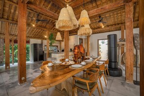 Villa, plusieurs lits | Restauration