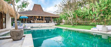 Villa de base, Plusieurs lits | Piscine | Piscine extérieure