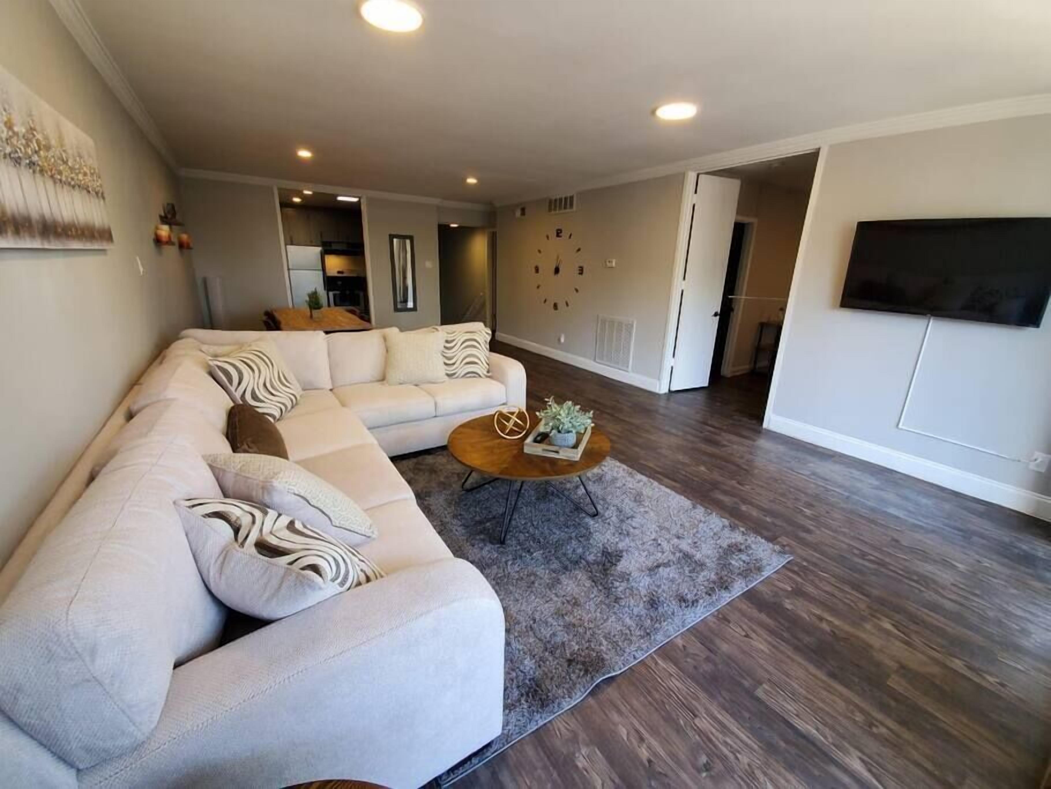 Summer Stay / Affordable Galleria 2 Bedroom Condo