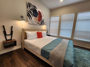 6 bedrooms, desk, iron/ironing board, free WiFi
