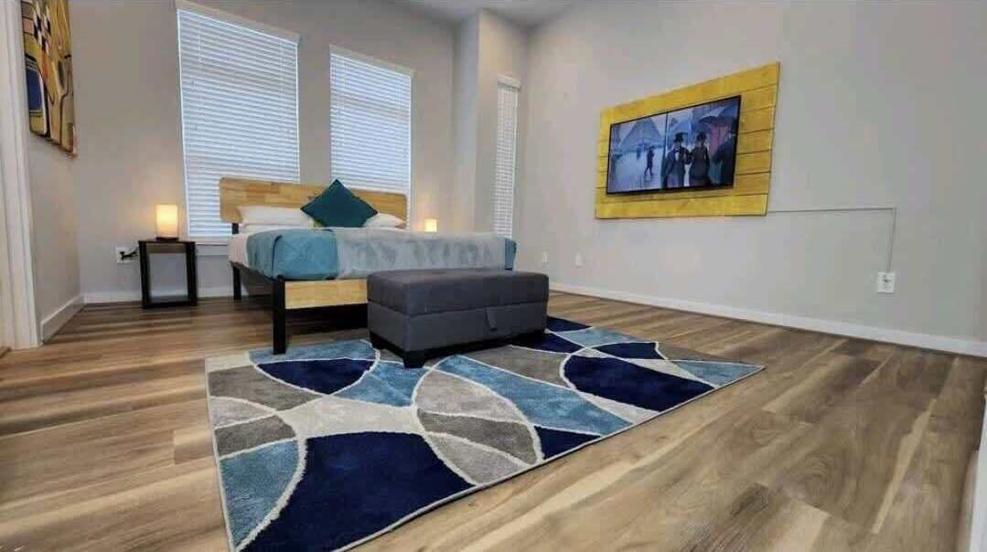 6 bedrooms, desk, iron/ironing board, free WiFi