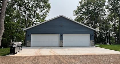 New Construction Lake House w/ Private Beach on Knife Lake w/ Pontoon Rental