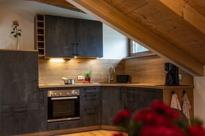 Geladeira, fogão, cooktop, lava-louças