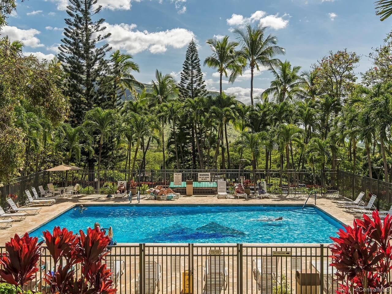 Makaha Valley Towers 1/1 Condo- Sleep up to 4!  30 day minimum stay