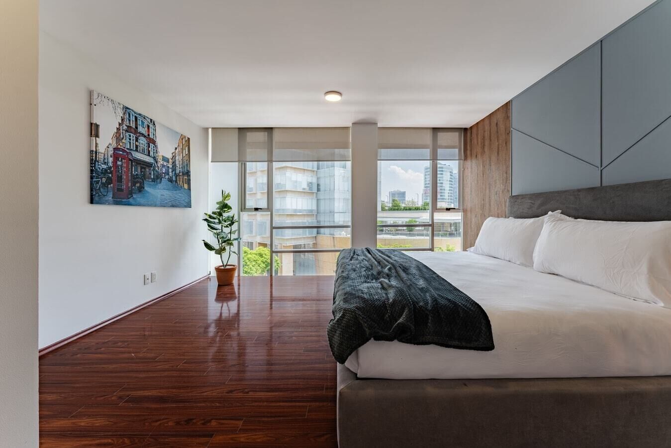 4 slaapkamers, een strijkplank/strijkijzer, wifi, beddengoed