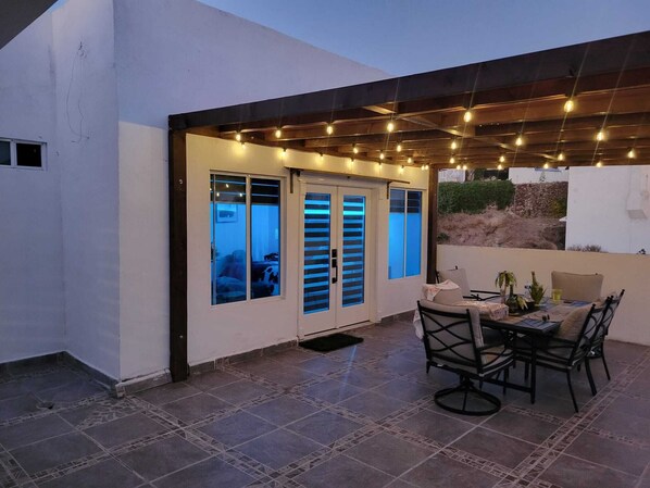 Outdoor dining - Coastal Bliss @ Casa Merino, the Gateway to Rosarito's Best Beaches and Wineries (Rosarito)