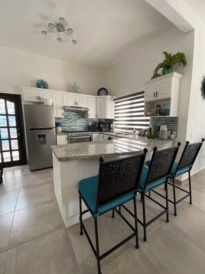 Fridge, microwave, oven, stovetop - Coastal Bliss @ Casa Merino, the Gateway to Rosarito's Best Beaches and Wineries (Rosarito)