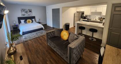 MODERN STUDIO - GATED COMMUNITY - MINS FROM DWNTWN
