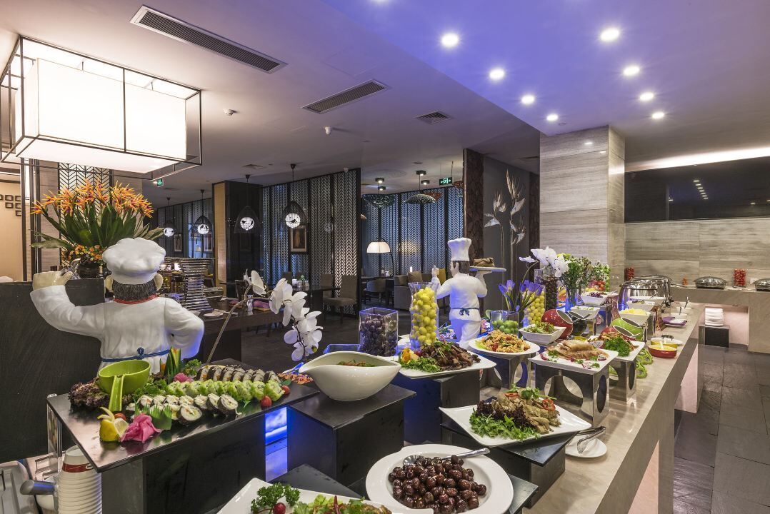 Daily buffet breakfast (CNY 30 per person)