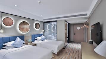 Core-Style Twin Room | Down duvets, in-room safe, desk, laptop workspace