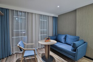 Core-Style Family Twin Room | Living area | LCD TV, printers - SSAW Boutique Hotel Hangzhou Xixi Xin (Hangzhou)