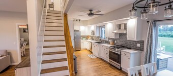 Large Lakeside Farmhouse Vineyard Escape in the heart of wine country!