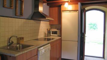 Réfrigérateur, micro-ondes, lave-vaisselle, cafetiÚre/bouilloire