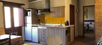 Independent holiday cottage, garden and private barbeque. Pardines Valley.