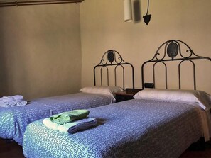 3 bedrooms, internet, bed sheets