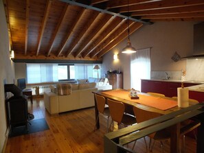 Interior - Independent cottage with private BBQ. 3km from Ribes de Freser. Pyrenees (Puigsac)