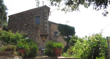 Casa aislada con piscina, a 6 km de Pineda de Mar.