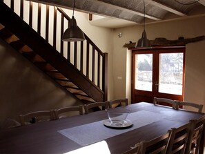 Dining - Comfortable high mountain house. 10 km from La Molina. Ripollès Pyrenees (Fornells de la Muntanya)