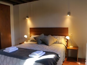 6 bedrooms, internet, bed sheets