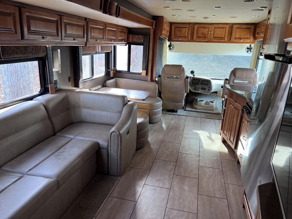 Interior - Black Mountain Views Oasis - Enjoy the Black Mountain Seclusion (Swannanoa)