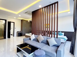 Family Room | Premium bedding, minibar, in-room safe, desk