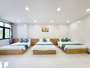 Quarto triplo família | Roupas de cama premium, frigobar, cofres nos quartos, escrivaninha