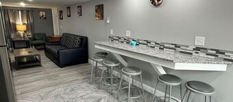 Modern Family Retreat Near Lake & Wineries