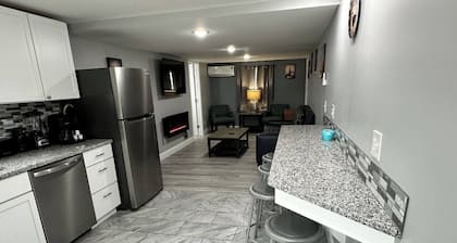 Modern Family Retreat Near Lake & Wineries