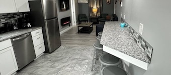 Modern Family Retreat Near Lake & Wineries